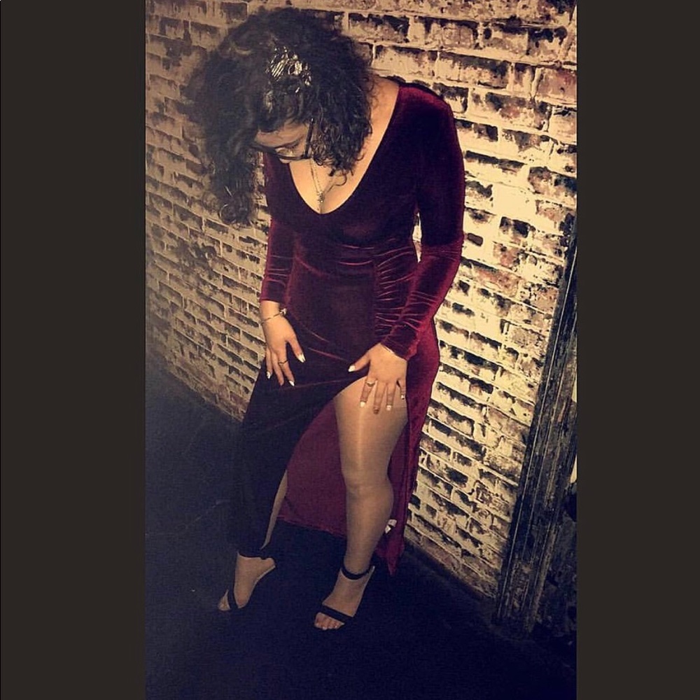 Burgundy red velvet dress ❤️